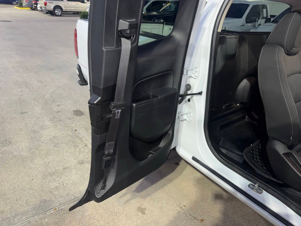 Chevrolet Colorado Vehicle Full-screen Gallery Image 15