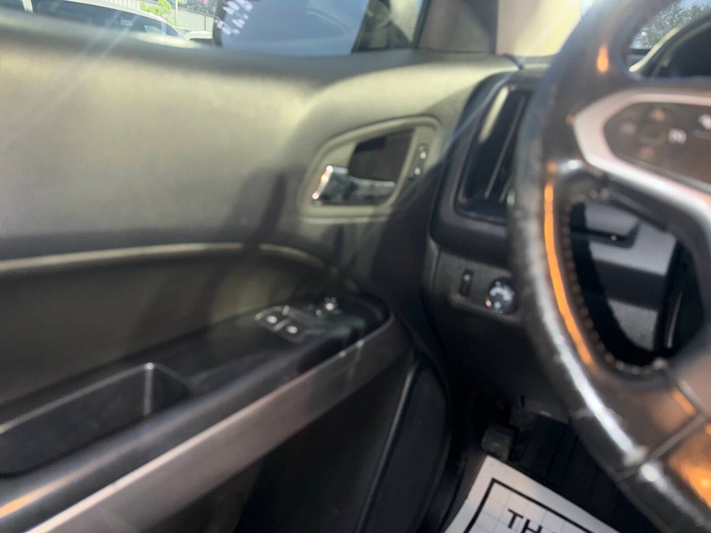 Chevrolet Colorado Vehicle Full-screen Gallery Image 26