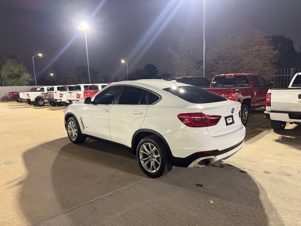 BMW X6 Vehicle Full-screen Gallery Image 04