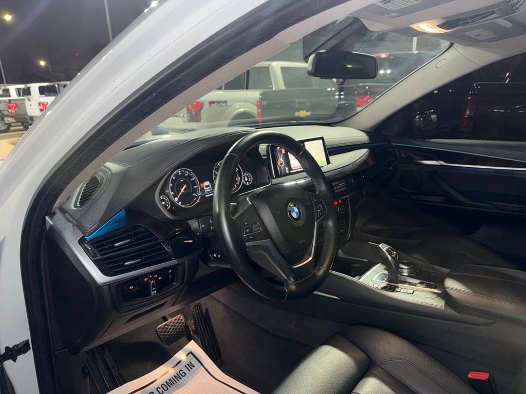 BMW X6 Vehicle Full-screen Gallery Image 06