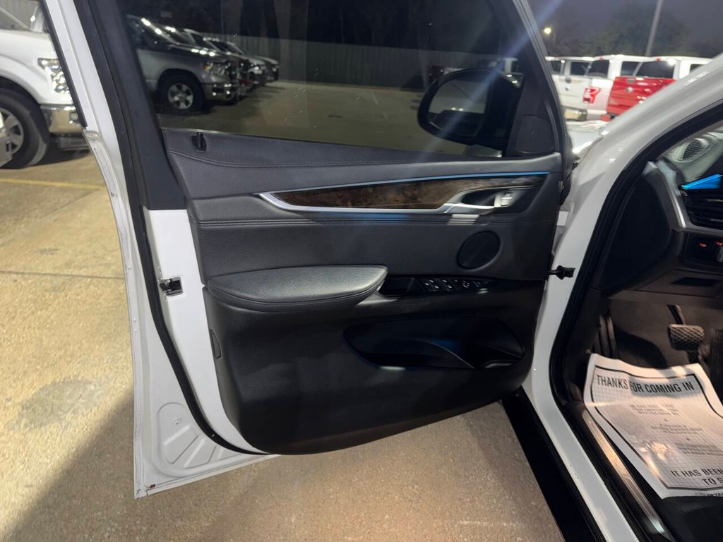 BMW X6 Vehicle Full-screen Gallery Image 08