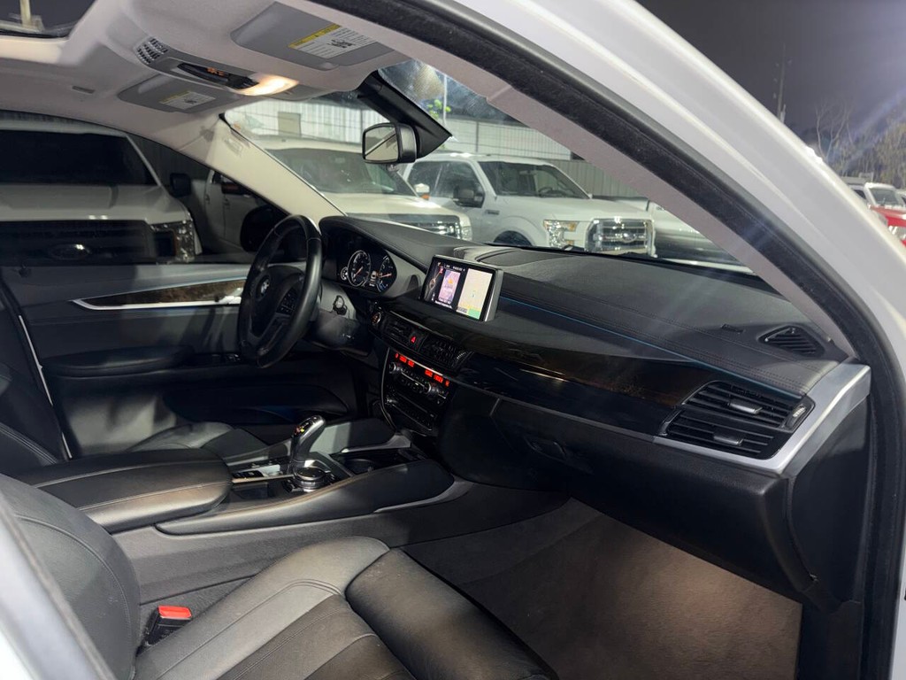 BMW X6 Vehicle Full-screen Gallery Image 09