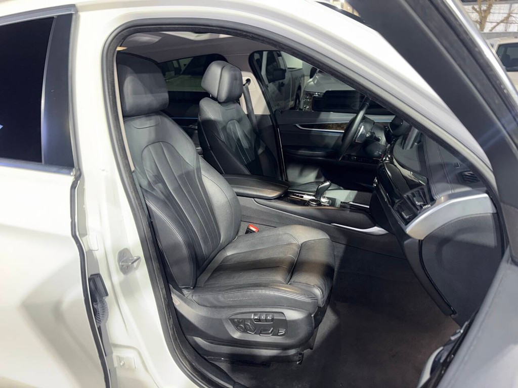 BMW X6 Vehicle Full-screen Gallery Image 10