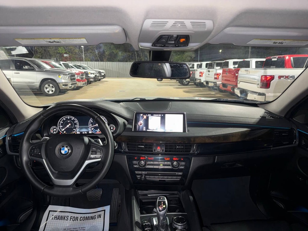 BMW X6 Vehicle Full-screen Gallery Image 16
