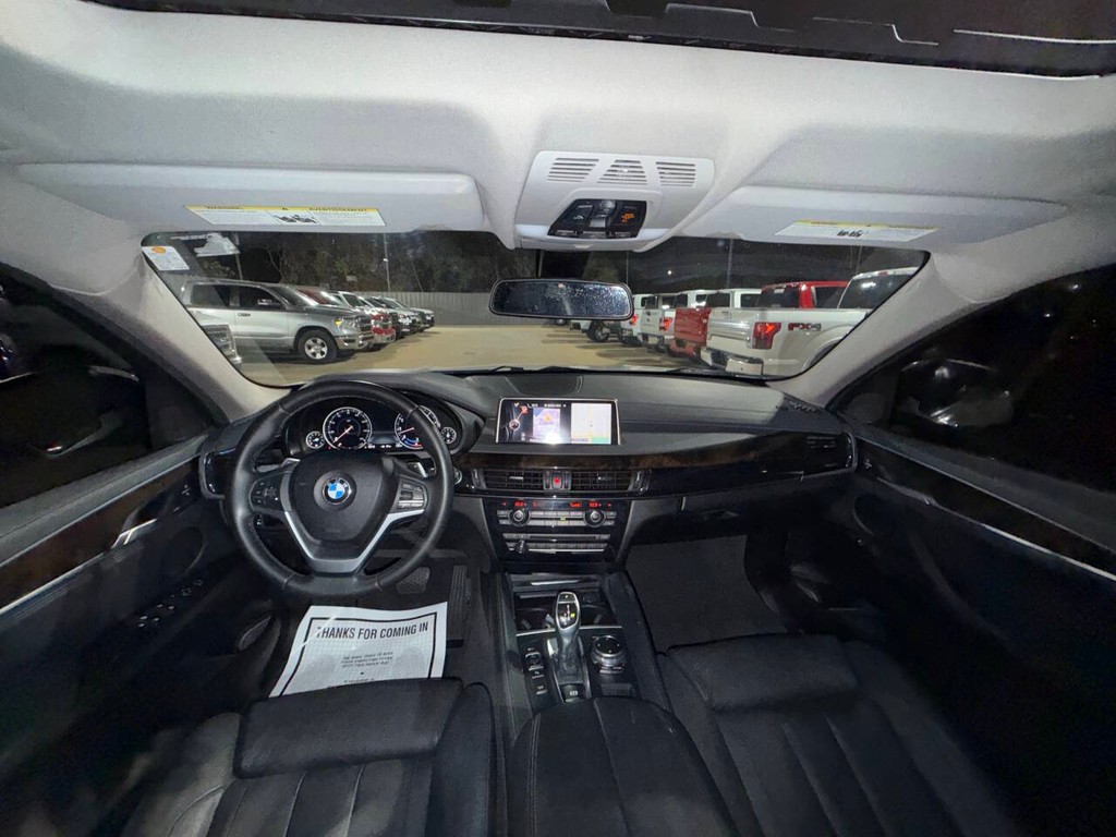 BMW X6 Vehicle Full-screen Gallery Image 17