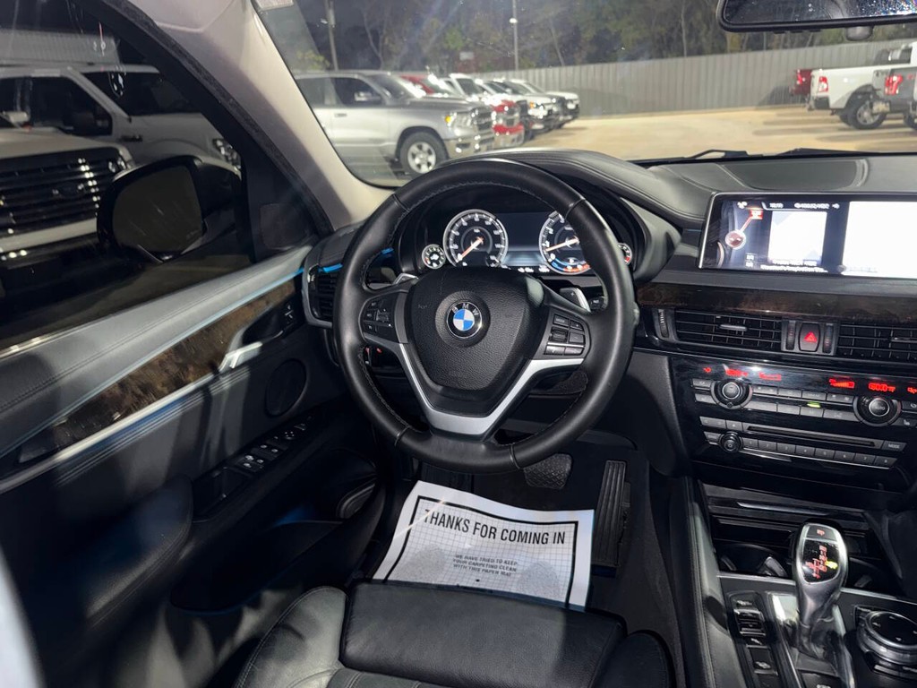 BMW X6 Vehicle Full-screen Gallery Image 18