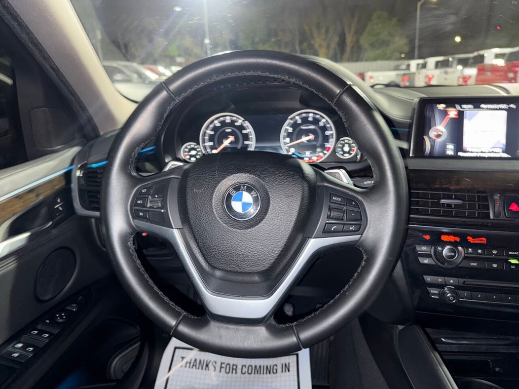 BMW X6 Vehicle Full-screen Gallery Image 21