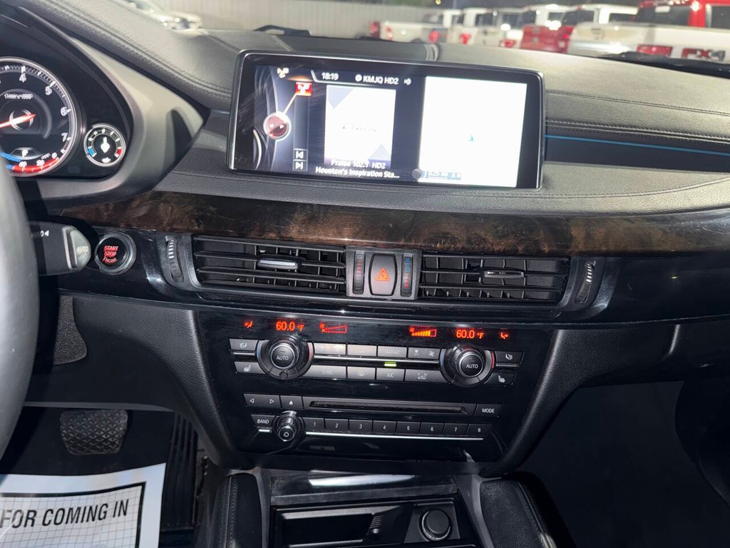 BMW X6 Vehicle Full-screen Gallery Image 23