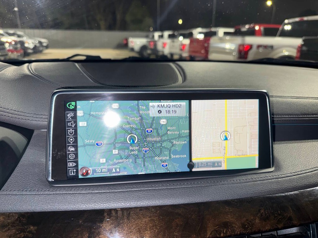 BMW X6 Vehicle Full-screen Gallery Image 25