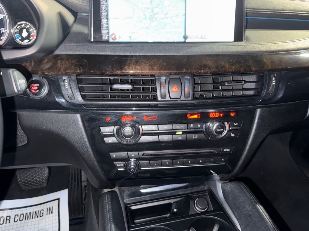 BMW X6 Vehicle Full-screen Gallery Image 27