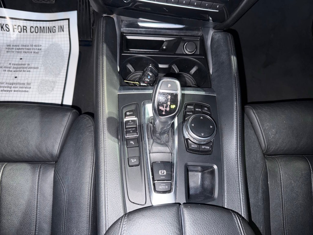 BMW X6 Vehicle Full-screen Gallery Image 28