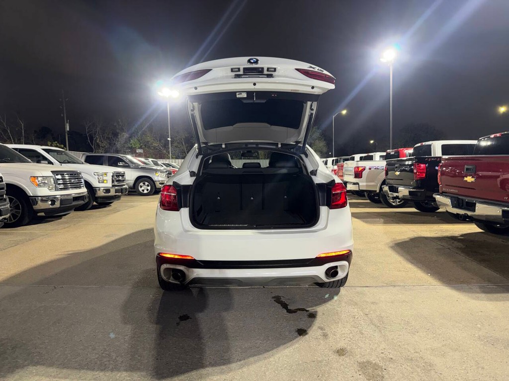 BMW X6 Vehicle Full-screen Gallery Image 37