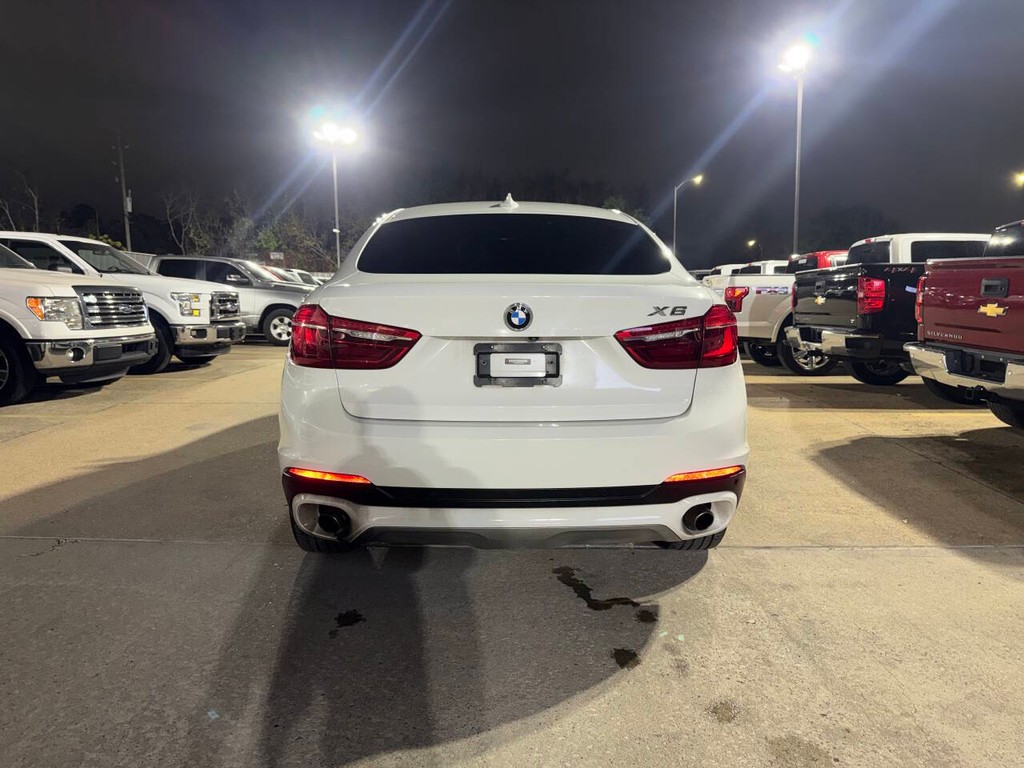 BMW X6 Vehicle Full-screen Gallery Image 39