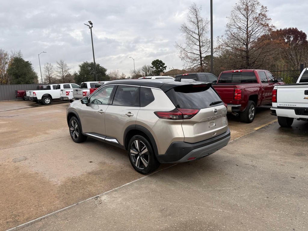 Nissan Rogue Vehicle Full-screen Gallery Image 04