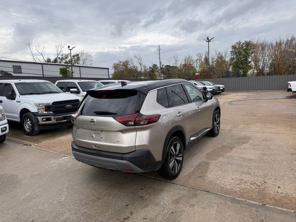 Nissan Rogue Vehicle Full-screen Gallery Image 05