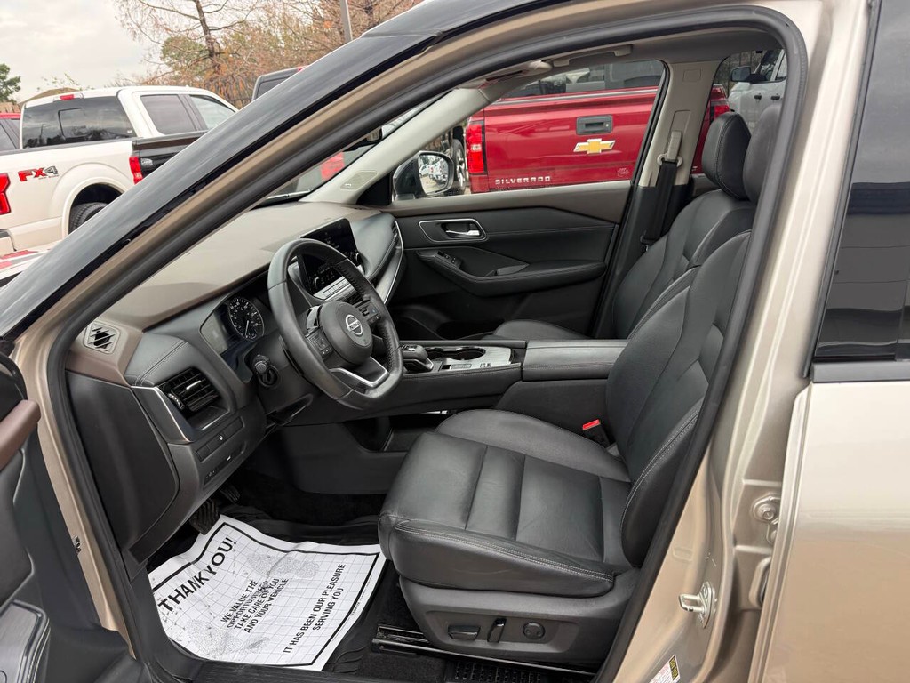 Nissan Rogue Vehicle Full-screen Gallery Image 07