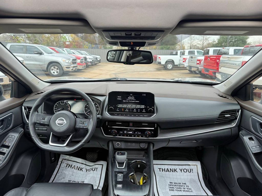 Nissan Rogue Vehicle Full-screen Gallery Image 17