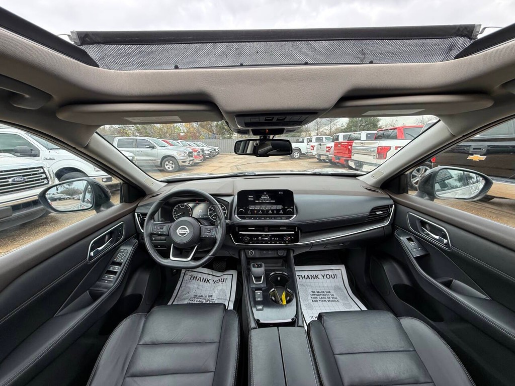 Nissan Rogue Vehicle Full-screen Gallery Image 18