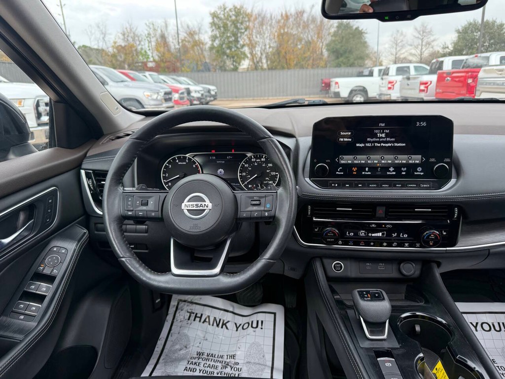 Nissan Rogue Vehicle Full-screen Gallery Image 21