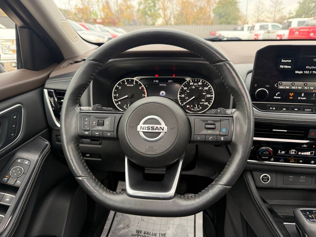 Nissan Rogue Vehicle Full-screen Gallery Image 22