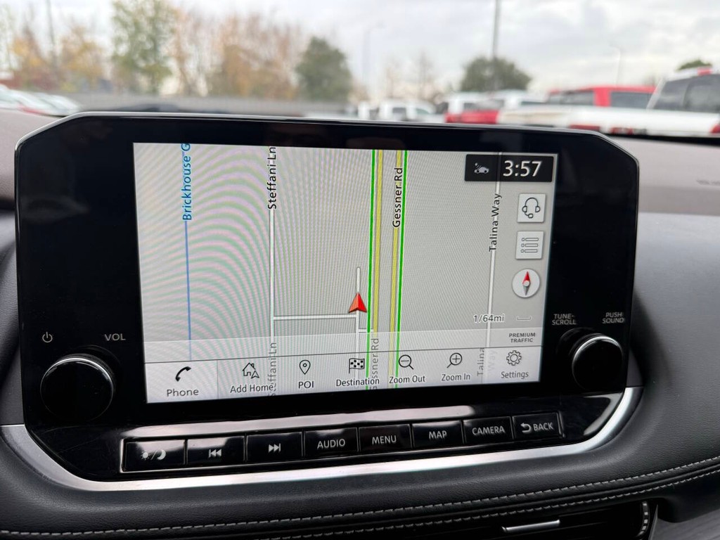 Nissan Rogue Vehicle Full-screen Gallery Image 26