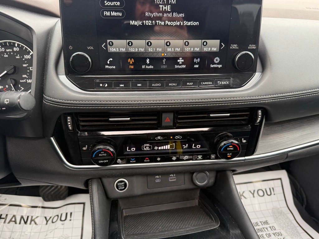 Nissan Rogue Vehicle Full-screen Gallery Image 28