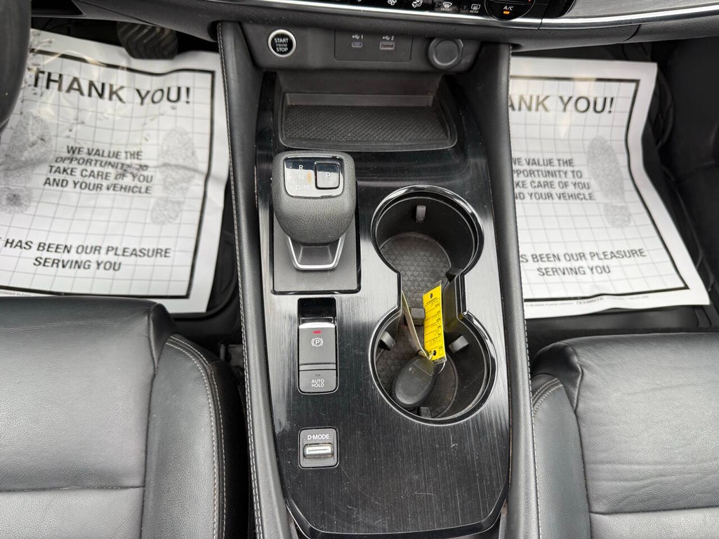 Nissan Rogue Vehicle Full-screen Gallery Image 30