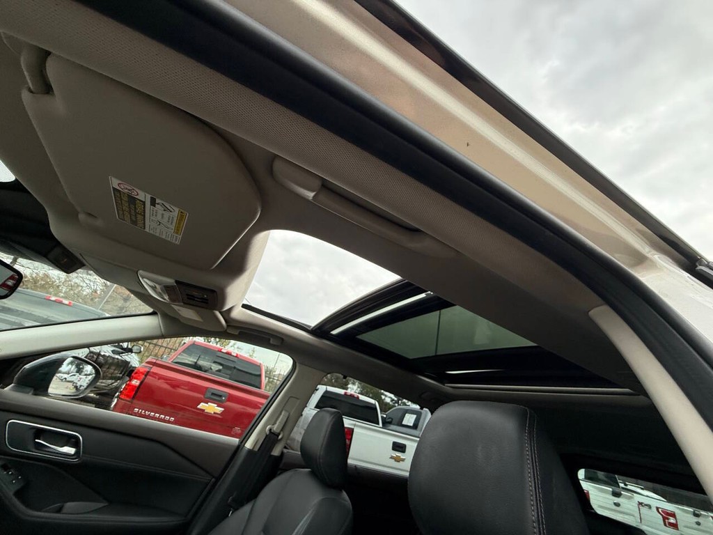 Nissan Rogue Vehicle Full-screen Gallery Image 32