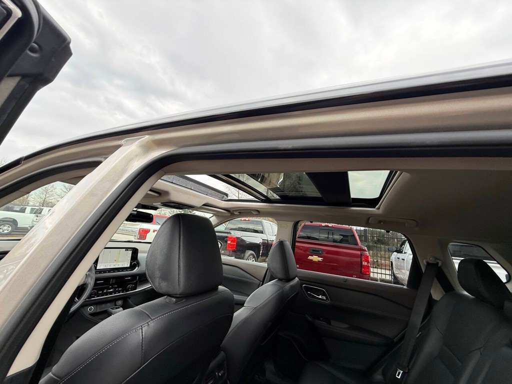 Nissan Rogue Vehicle Full-screen Gallery Image 33