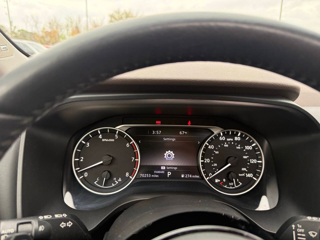 Nissan Rogue Vehicle Full-screen Gallery Image 34