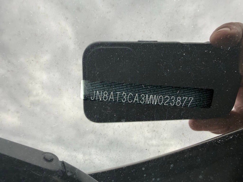 Nissan Rogue Vehicle Full-screen Gallery Image 37