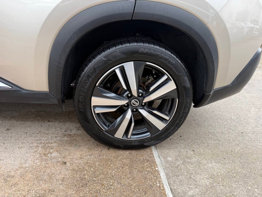 Nissan Rogue Vehicle Full-screen Gallery Image 39