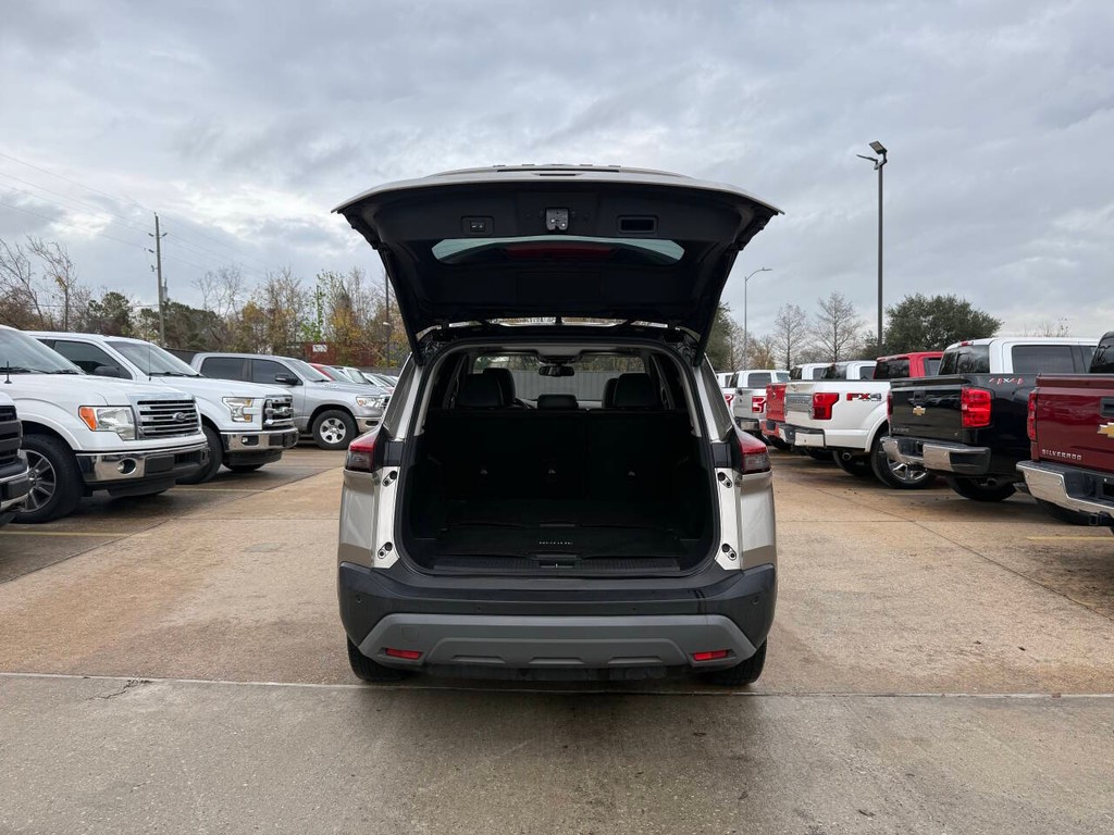 Nissan Rogue Vehicle Full-screen Gallery Image 40