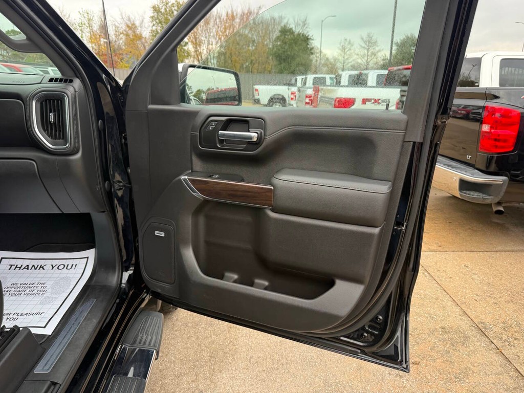 GMC Sierra 1500 Vehicle Full-screen Gallery Image 11