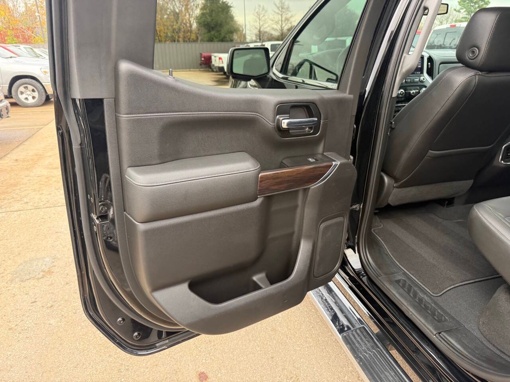 GMC Sierra 1500 Vehicle Full-screen Gallery Image 14