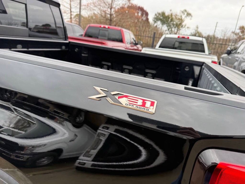 GMC Sierra 1500 Vehicle Full-screen Gallery Image 38