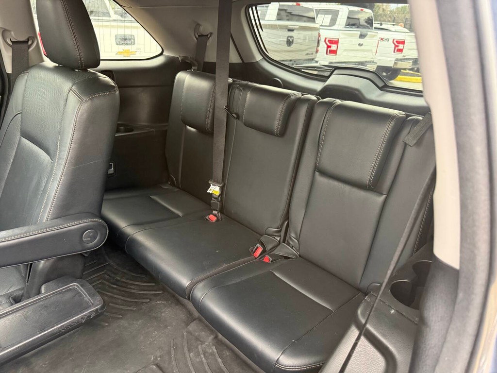 Toyota Highlander Vehicle Full-screen Gallery Image 14