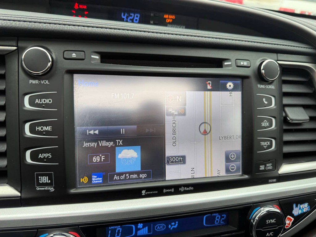 Toyota Highlander Vehicle Full-screen Gallery Image 27