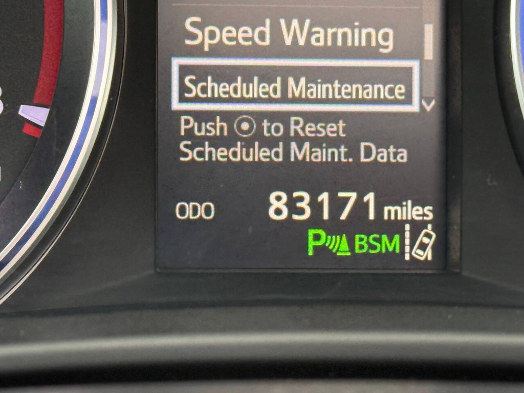 Toyota Highlander Vehicle Full-screen Gallery Image 34