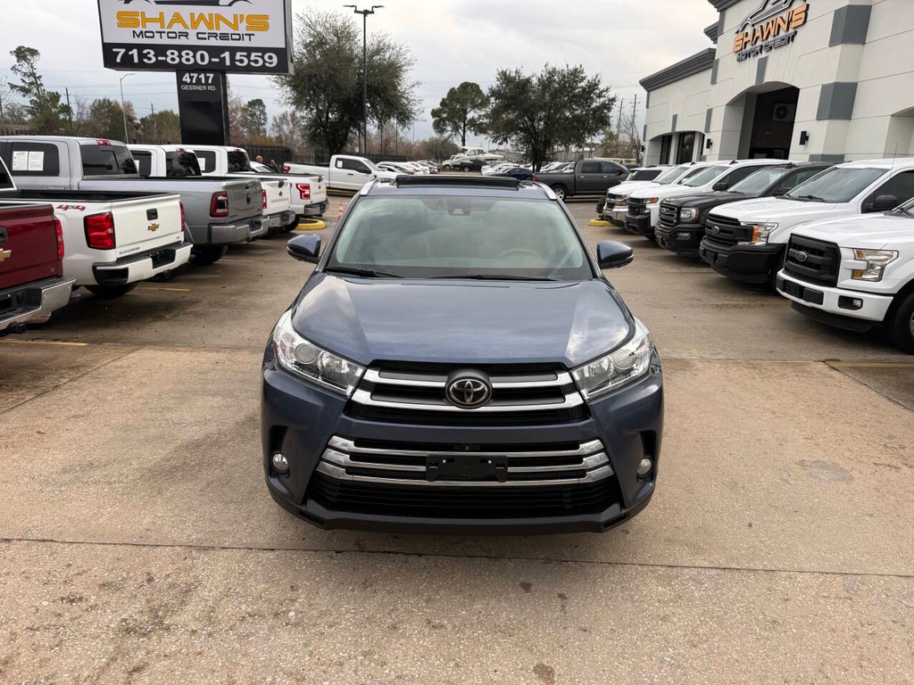 Toyota Highlander Vehicle Full-screen Gallery Image 43