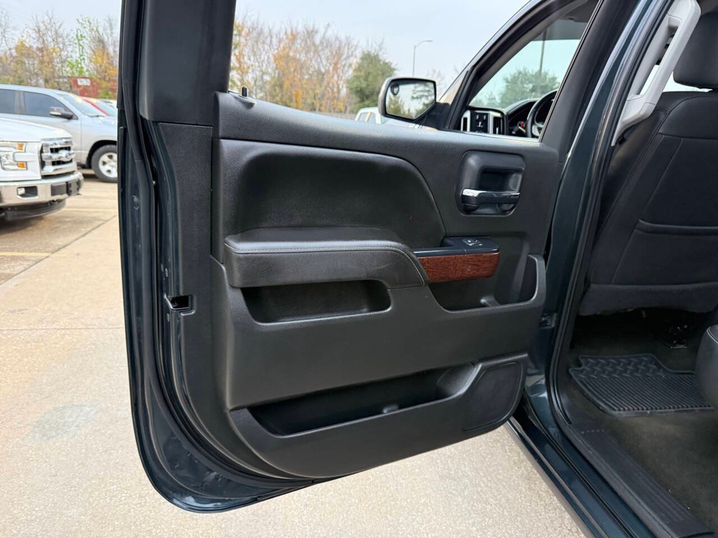 GMC Sierra 1500 Vehicle Full-screen Gallery Image 12