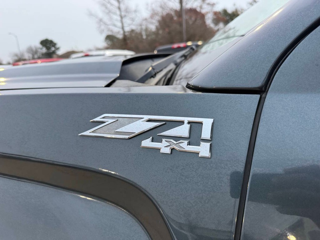 GMC Sierra 1500 Vehicle Full-screen Gallery Image 31