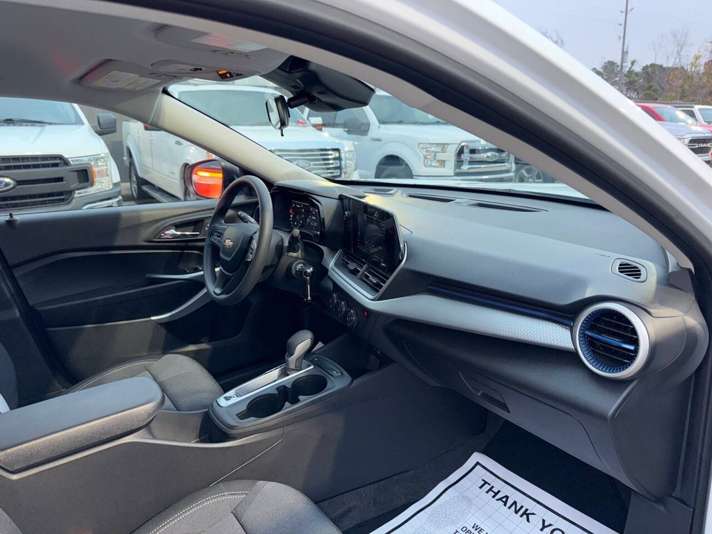 Chevrolet Trax Vehicle Full-screen Gallery Image 09