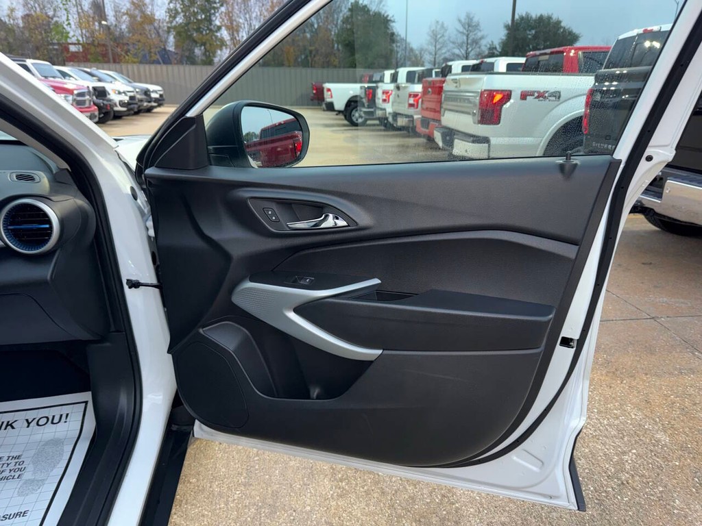 Chevrolet Trax Vehicle Full-screen Gallery Image 11