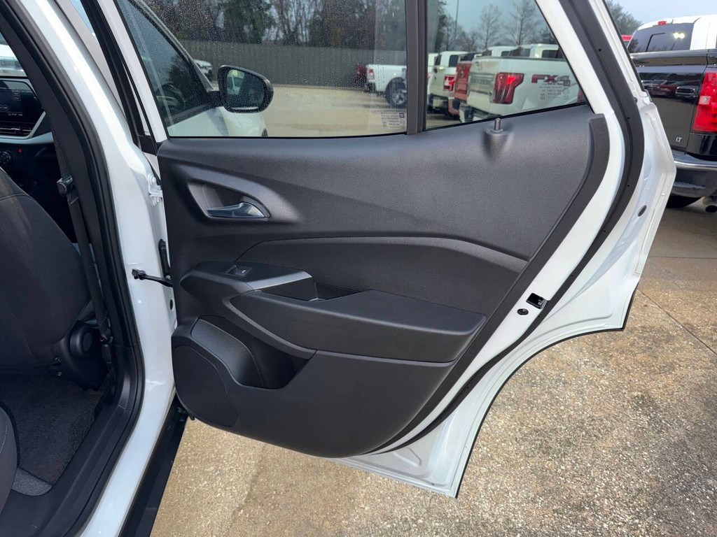 Chevrolet Trax Vehicle Full-screen Gallery Image 16