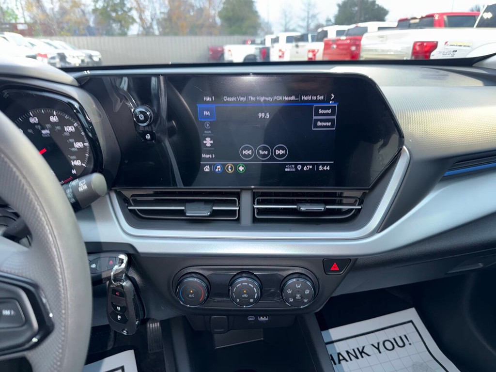 Chevrolet Trax Vehicle Full-screen Gallery Image 24