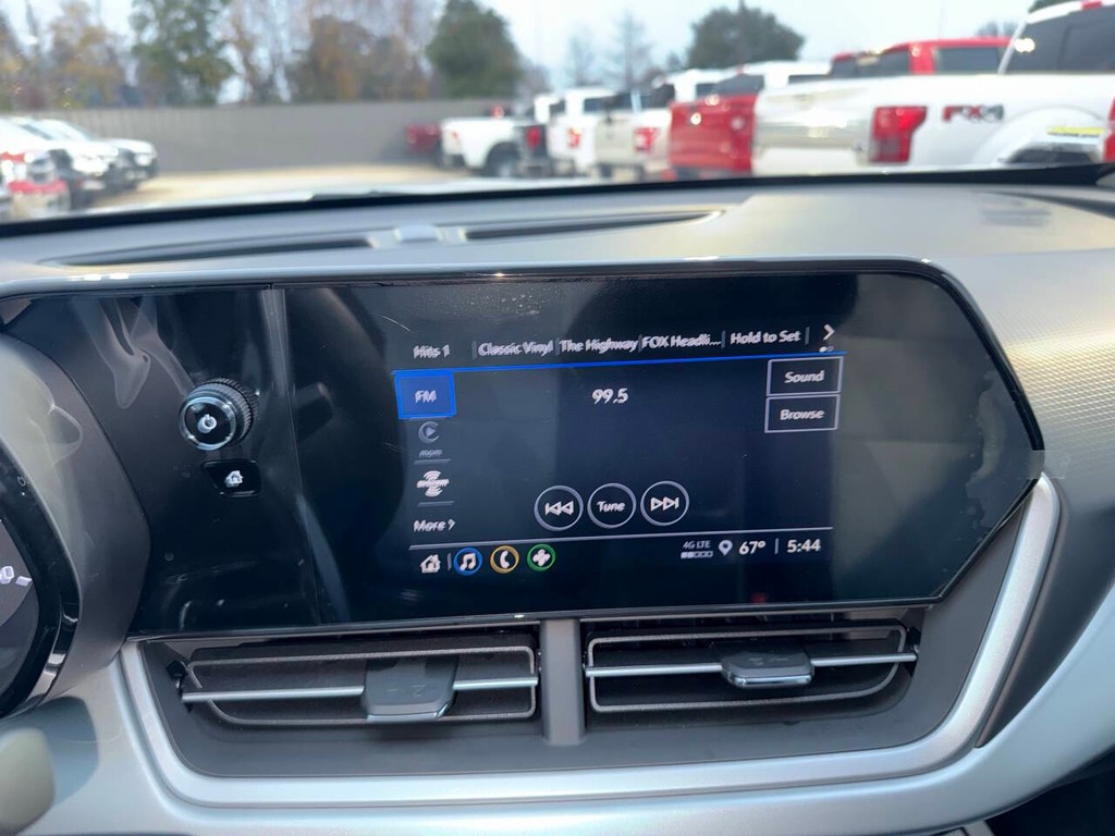 Chevrolet Trax Vehicle Full-screen Gallery Image 25