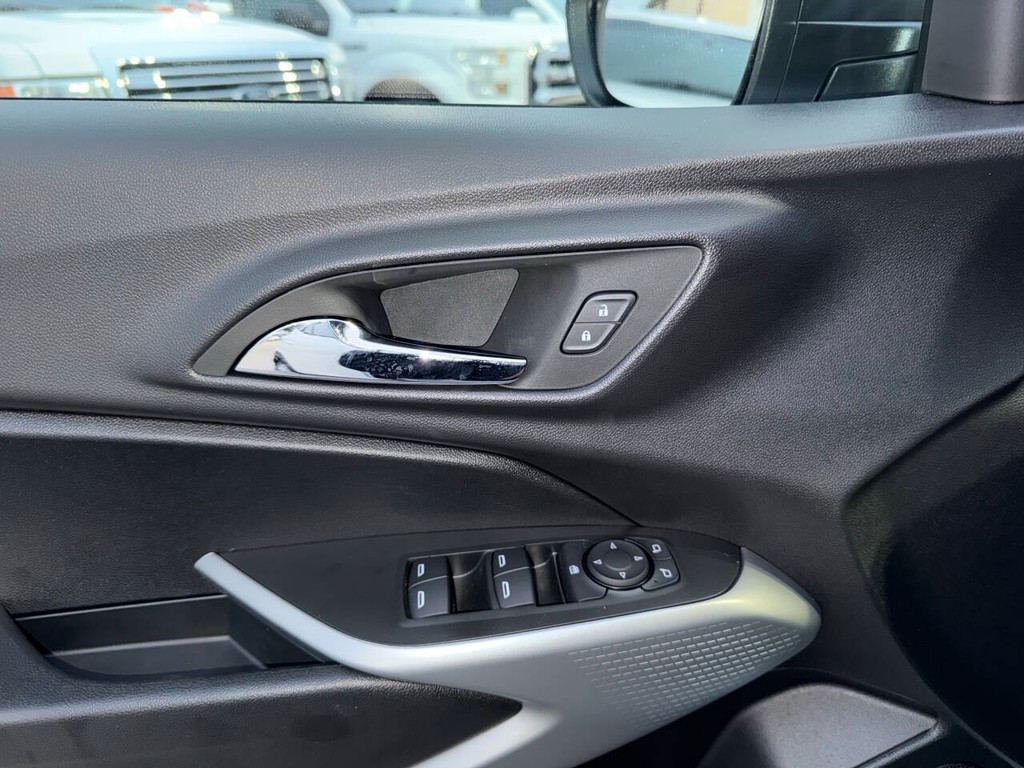 Chevrolet Trax Vehicle Full-screen Gallery Image 30