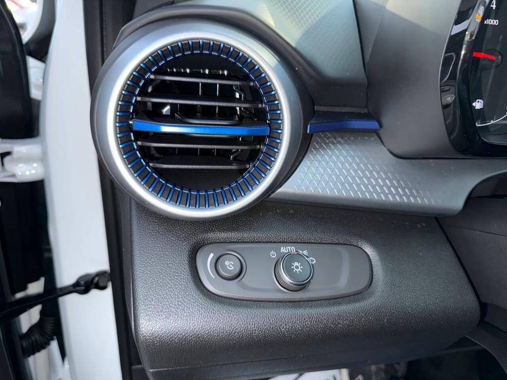 Chevrolet Trax Vehicle Full-screen Gallery Image 31