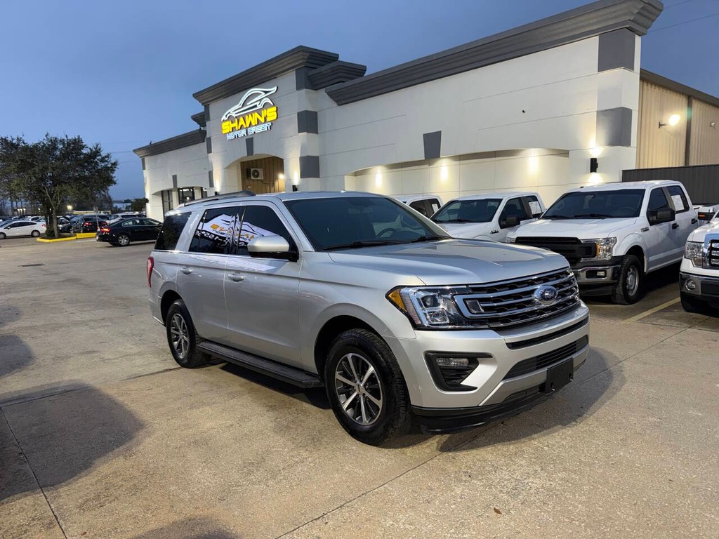 Ford Expedition Vehicle Full-screen Gallery Image 02